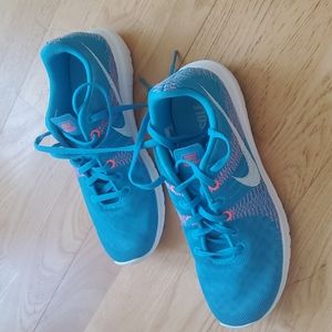 Womens Nike runners size 7